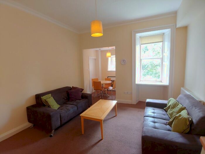 3 Bedroom Flat To Rent In Buccleuch Street, Newington, Edinburgh, EH8