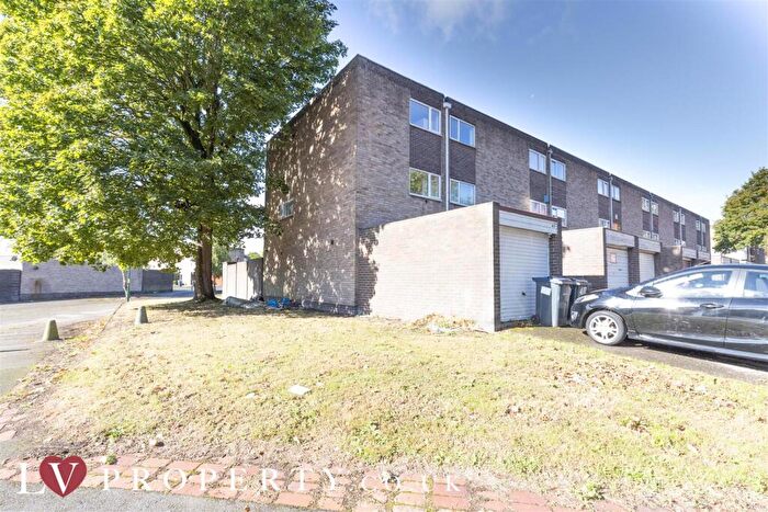 3 Bedroom Terraced House To Rent In King Edwards Road, Birmingham City Centre, B1