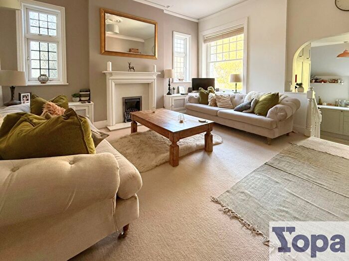 2 Bedroom Flat For Sale In West Overcliff Drive, Bournemouth, BH4