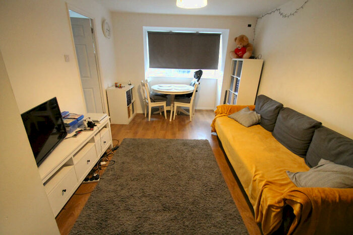 2 Bedroom Flat To Rent In Ravenings Parade, Goodmayes Road, Ilford, London, IG3