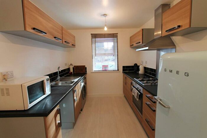 3 Bedroom Town House To Rent In Barnsbridge Grove, Barnsley, S70