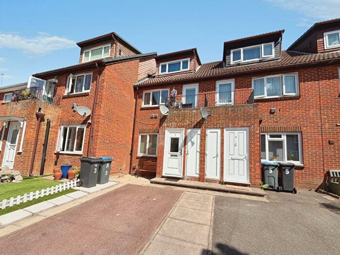 1 Bedroom Maisonette For Sale In Glenbuck Road, Surbiton, Surrey, KT6