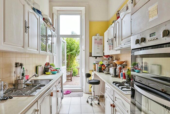 3 Bedroom Flat For Sale In Wimborne Road, Bournemouth, Dorset, BH2