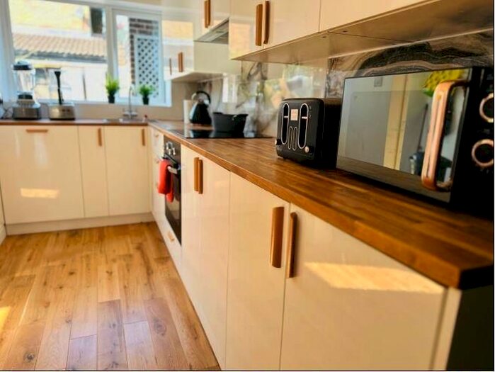 1 Bedroom Property To Rent In Hampton, Middlesex/Room, TW12