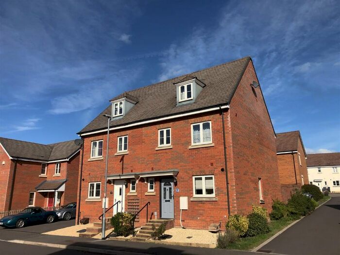 4 Bedroom Semi-Detached House To Rent In Anson Avenue, Calne, Wiltshire, SN11