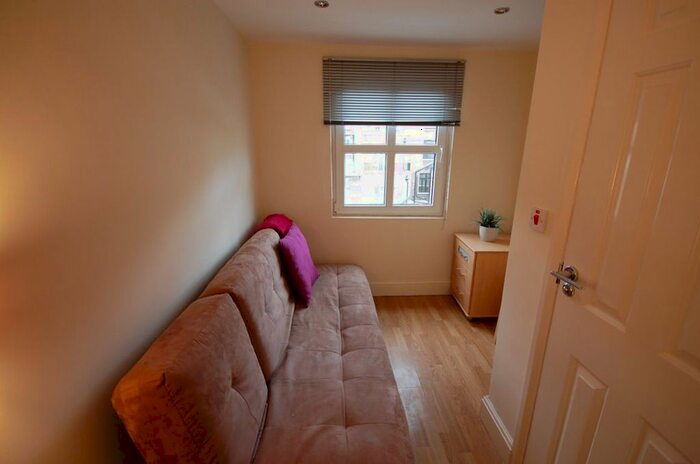 Studio To Rent In Southwell Gardens, South Kensington, SW7