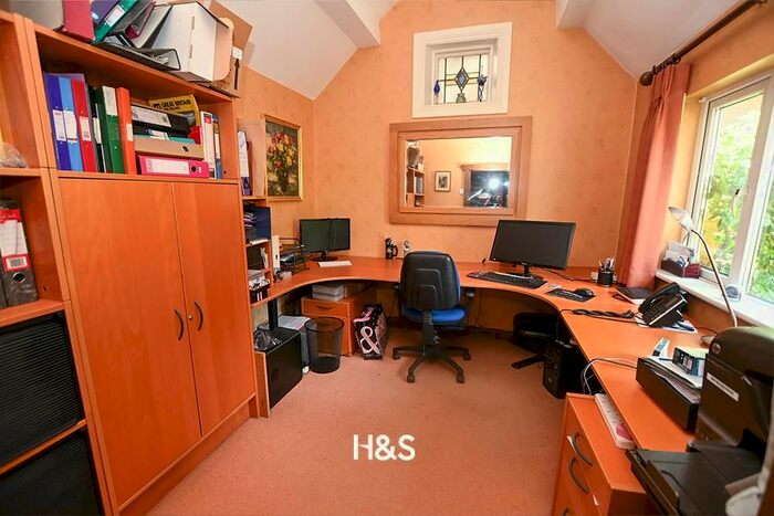 3 Bedroom Cottage For Sale In Bills Lane, Shirley, Solihull, B90