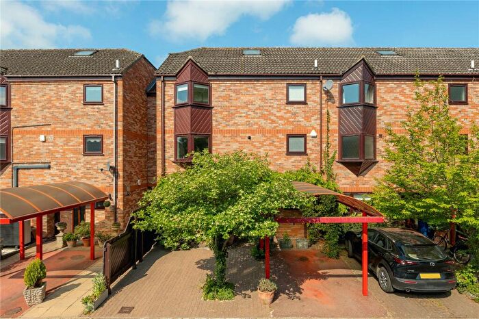 5 Bedroom End Of Terrace House For Sale In Champneys Walk, Cambridge, CB3