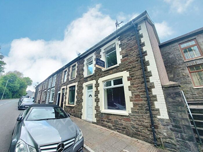 3 Bedroom End Of Terrace House To Rent In Miskin Road, Tonypandy, CF40