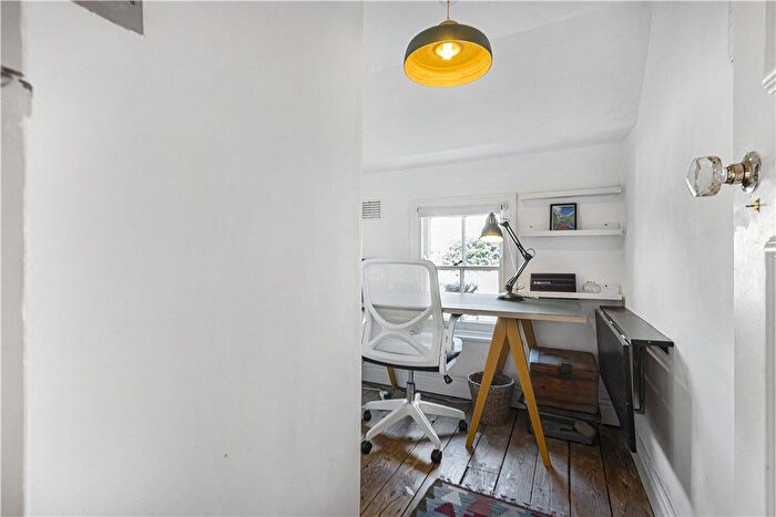 1 Bedroom Flat For Sale In Graham Road, London, E8