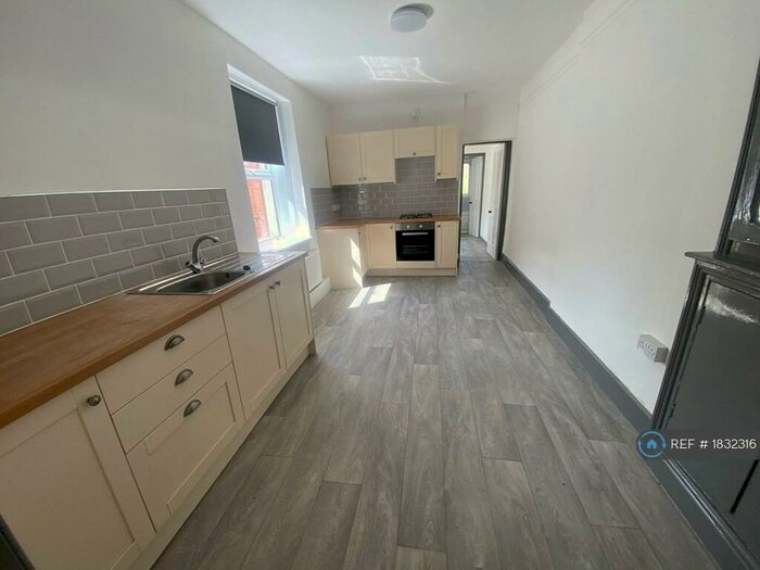 4 Bedroom Terraced House To Rent In Mansel Street, Burry Port, SA16