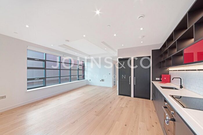 2 Bedroom Flat For Sale In Defoe House, London City Island, London, E14