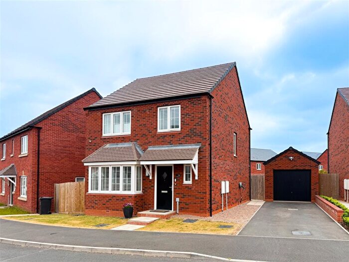 4 Bedroom Detached House For Sale In Blackberry Way, Cubbington, CV32