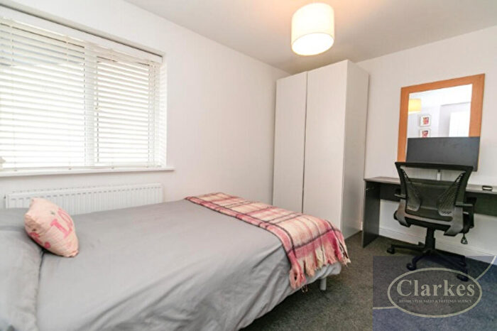 3 Bedroom Flat For Sale In Columbia Road, Bournemouth, BH10