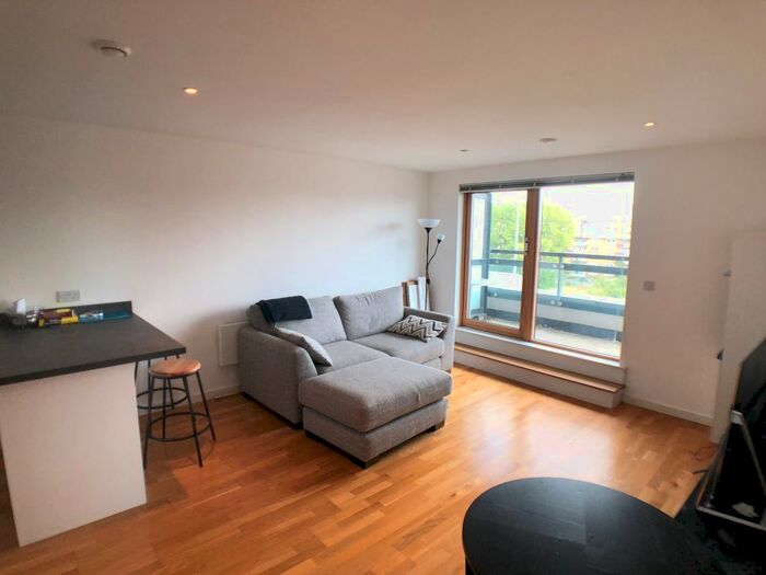 2 Bedroom Flat To Rent In Marsh Lane, Leeds, LS9