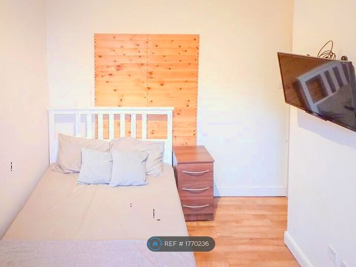 Studio To Rent In London, London, N7