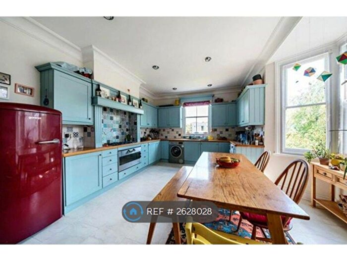 3 Bedroom Flat To Rent In Westcombe Hill, London, SE3