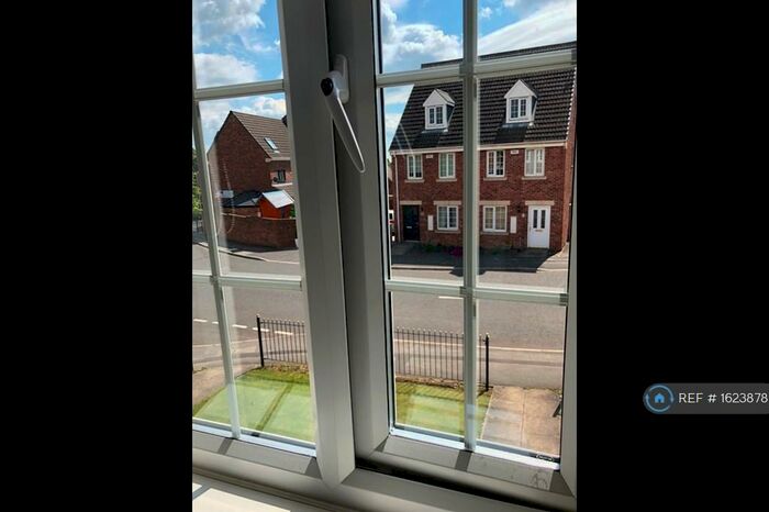 3 Bedroom Semi-Detached House To Rent In New Forest Way, Leeds, LS10