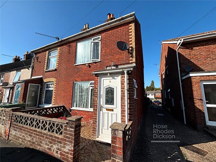 3 Bedroom End Of Terrace House For Sale In Victoria Road, Newport, Isle Of Wight, PO30