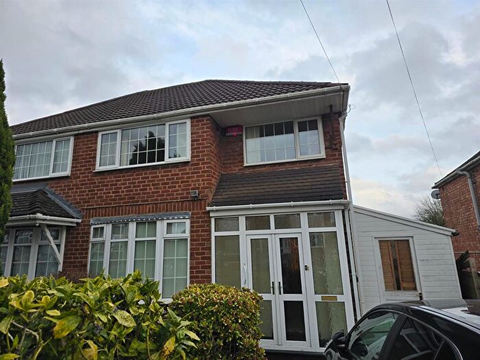 4 Bedroom Semi-Detached House To Rent In Elmbridge Road, Birmingham, B44