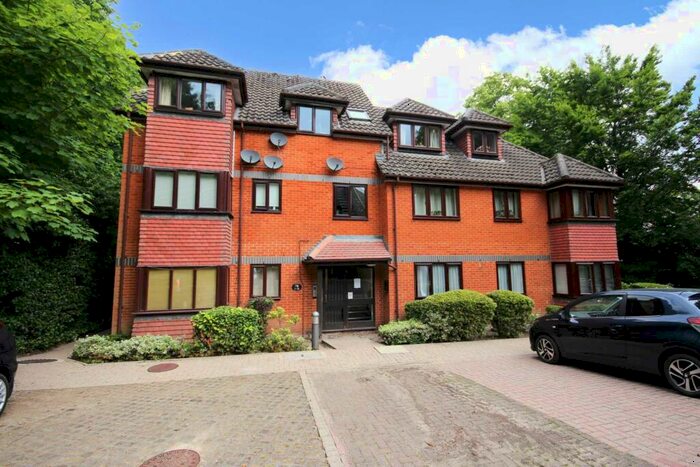 2 Bedroom Apartment To Rent In Crowthorne Road, Bracknell, RG12