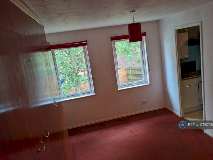 Studio To Rent In Knights Road, Braintree, CM7