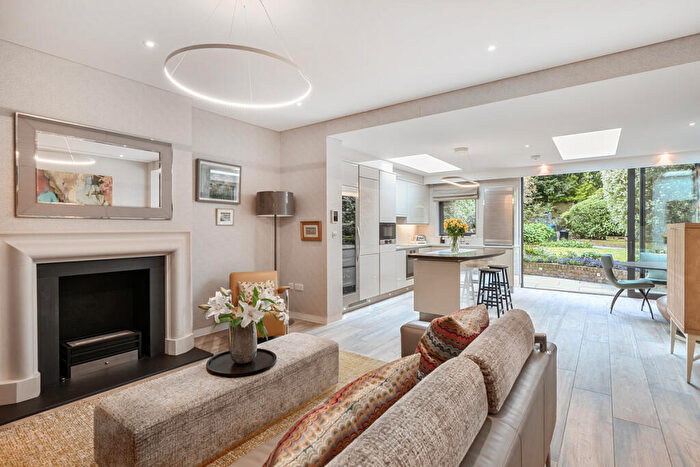 3 Bedroom Flat For Sale In Garden Flat, London, NW3