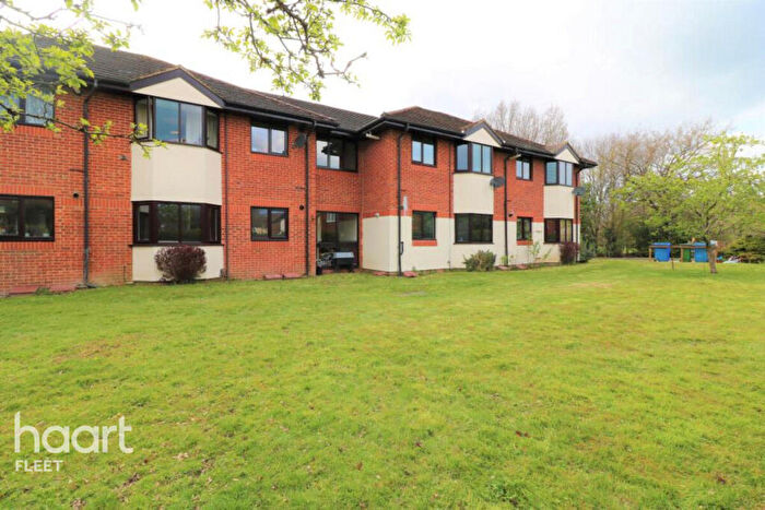 2 Bedroom Flat To Rent In Blue Pryor Court, Hampshire, GU52