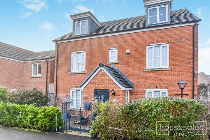 5 Bedroom Detached House For Sale In Kingfisher Close, Trowbridge, BA14