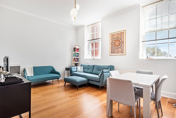 2 Bedroom Flat To Rent In Borough Road, Isleworth, TW7