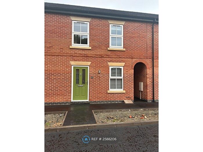 3 Bedroom Terraced House To Rent In South Place, Ripley, DE5