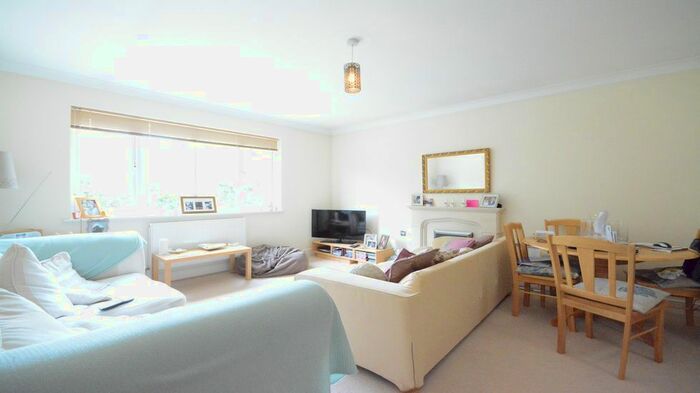 2 Bedroom Flat To Rent In Beehive Road, Binfield, Bracknell RG12