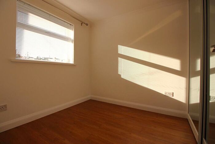 1 Bedroom Flat To Rent In Ricknald Close, Aughton, S26