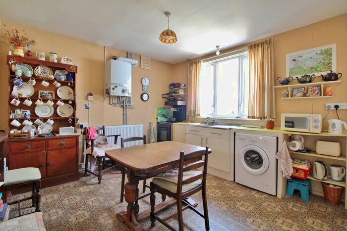 2 Bedroom Detached Bungalow For Sale In Fareham Park Road, Fareham, PO15