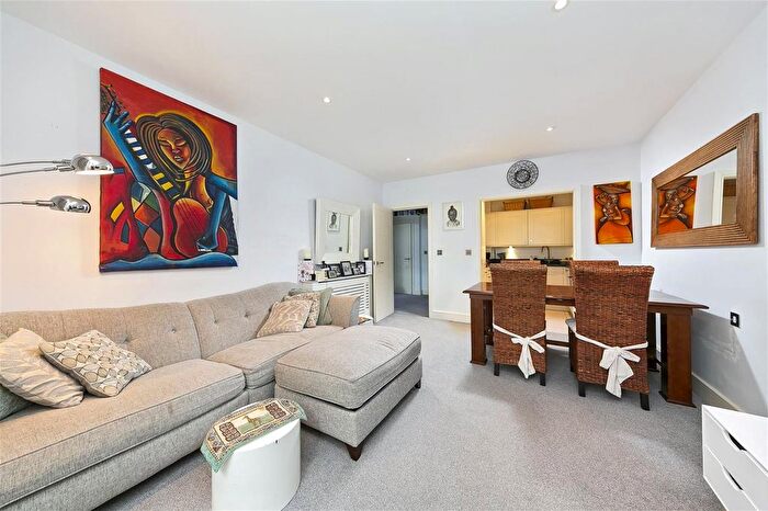 1 Bedroom Flat To Rent In Langdon Park, Teddington, TW11