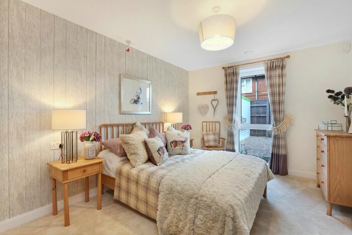 2 Bedroom Flat To Rent In St. Johns Road, Tunbridge Wells, TN4