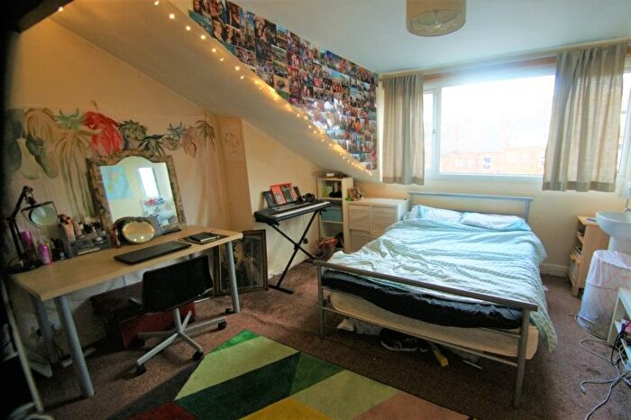 8 Bedroom Terraced House To Rent In Kelso Road, Hyde Park, Leeds, LS2