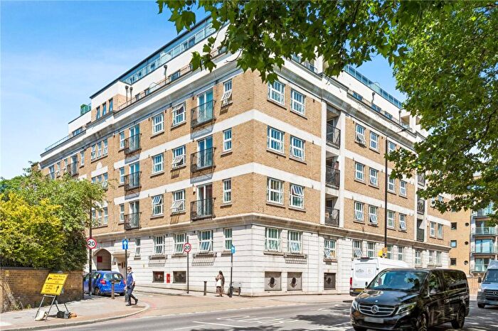 2 Bedroom Apartment For Sale In Cartwright Street, London., E1