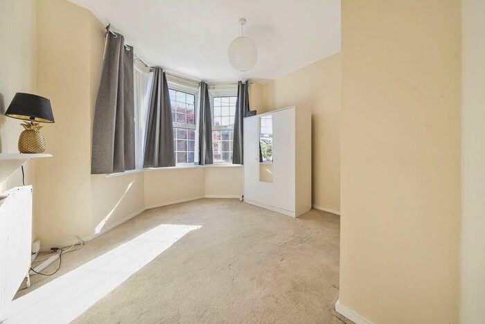 1 Bedroom Flat To Rent In Robinson Road, Colliers Wood, London, SW17