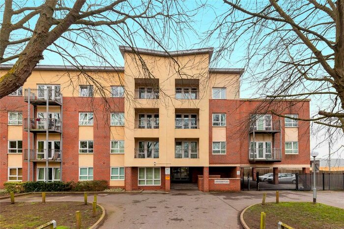 2 Bedroom Flat To Rent In Caversham Place, Richfield Avenue, Caversham, Berkshire, RG1