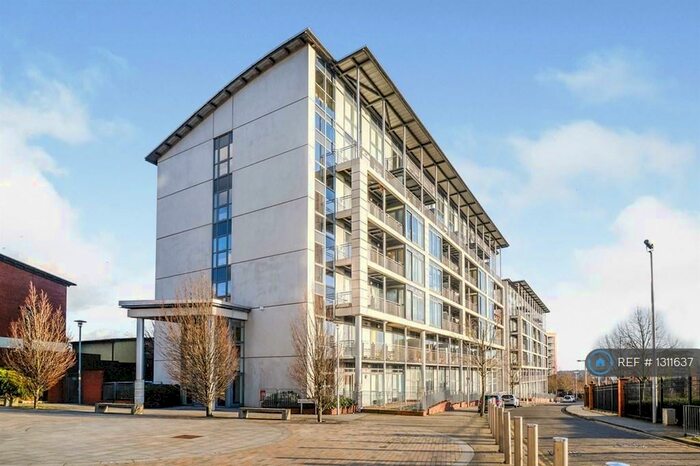 2 Bedroom Flat To Rent In Langley Walk, Birmingham, B15