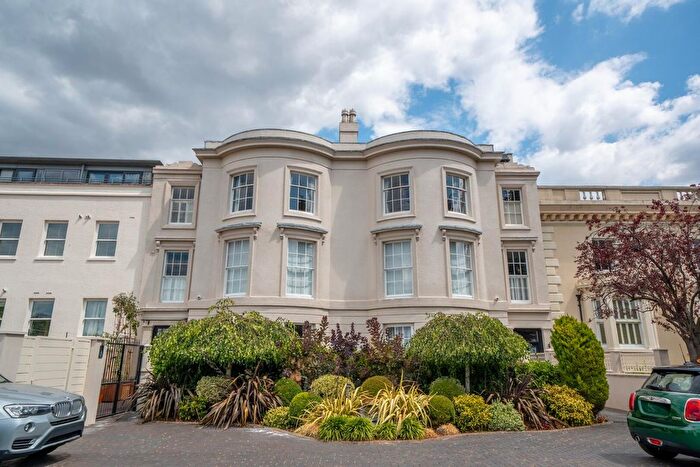 3 Bedroom Flat For Sale In Park Terrace, The Park, NG1