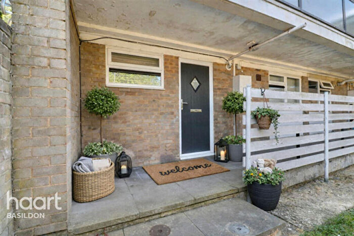 1 Bedroom Apartment For Sale In Great Knightleys, Basildon **virtually Staged**, SS15