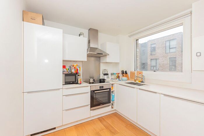 2 Bedroom Flat To Rent In Cambridge Avenue, London, NW6