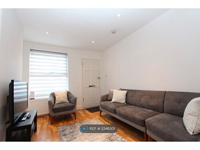 2 Bedroom Terraced House To Rent In Merton Road, Watford, WD18