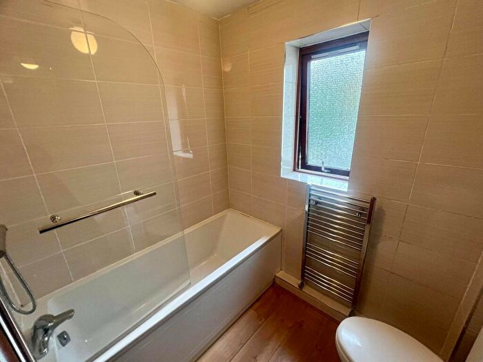 1 Bedroom Flat To Rent In Regent Road, Ilkley, West Yorkshire, LS29