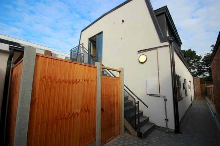 2 Bedroom Flat To Rent In Hutton Road, Shenfield, Brentwood, CM15