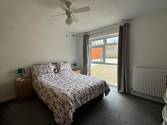 2 Bedroom Detached Bungalow For Sale In Derlyn Park, Tycroes, Ammanford, Carmarthenshire., SA18