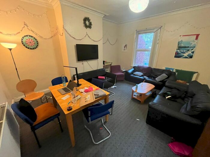 6 Bedroom Terraced House To Rent In Cardigan Road, Leeds, West Yorkshire, LS6