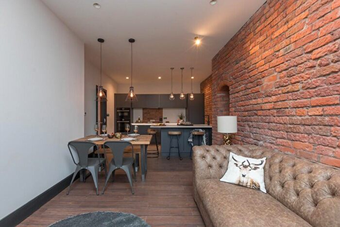 2 Bedroom Apartment To Rent In Portland Street, Manchester, Greater Manchester, M1